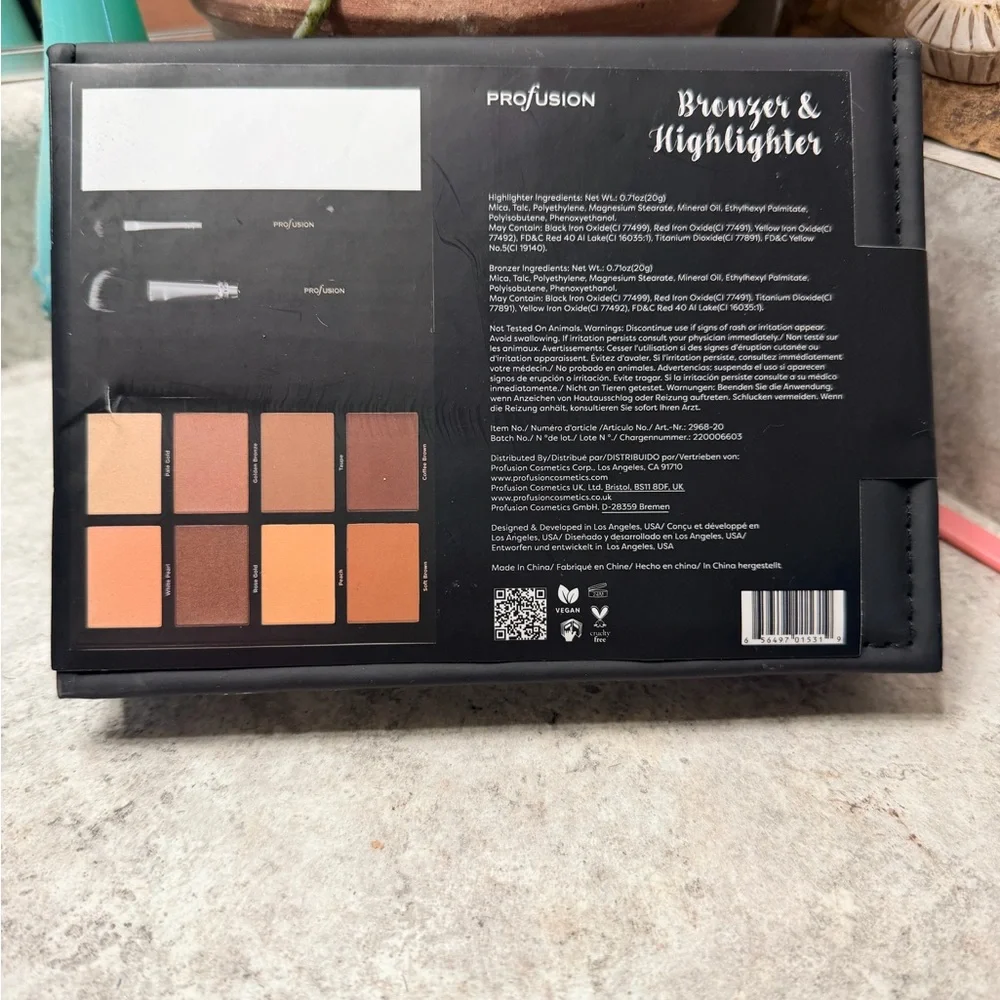 Profusion BRONZER/HIGHLIGHTER Book Palette with Brushes - Picture 5 of 7